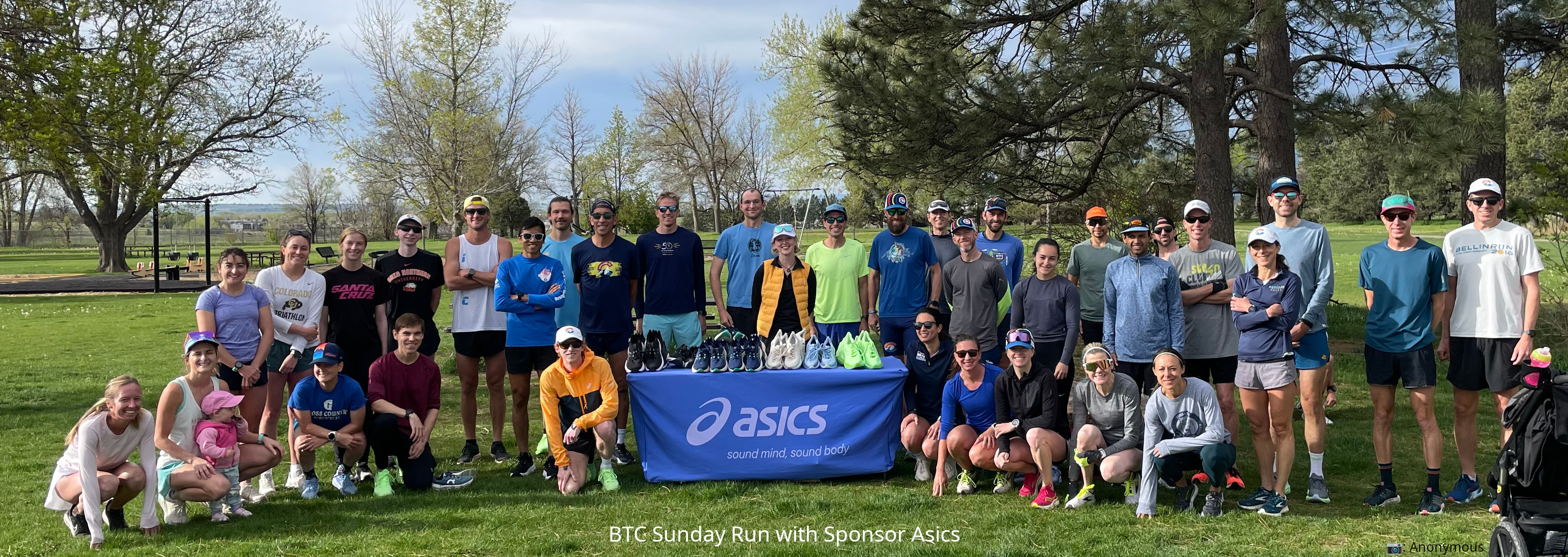 Sunday Run group with sponsor Asics